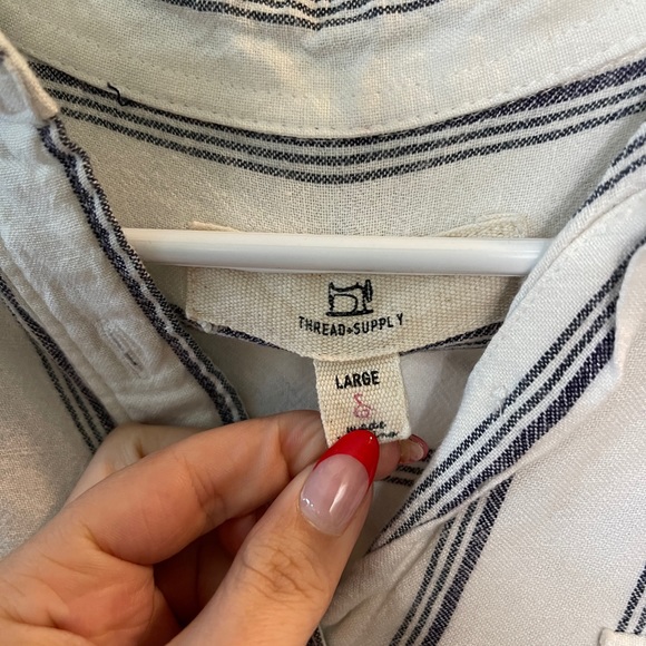 Button-down blouse with tie - Picture 3 of 6